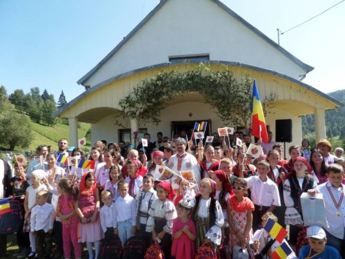 Manifestări deosebite la hramul Parohiei Coşnea Poza 32541