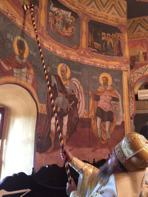 Sfințirea picturii bisericii Parohiei Ungureni Poza 32591