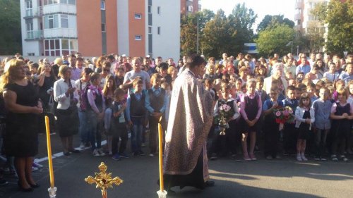 Început de an școlar la Liceul Ortodox din Oradea Poza 32057