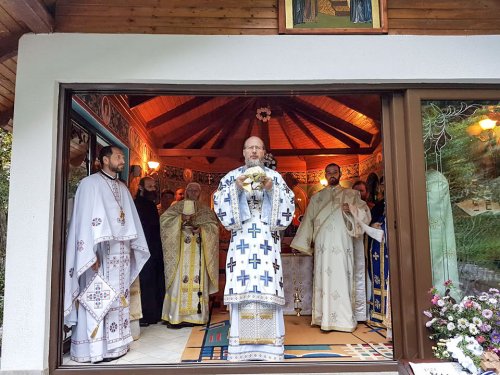 Înălţarea Sfintei Cruci sărbătorită la Mănăstirea Feredeul din Deal Poza 31880