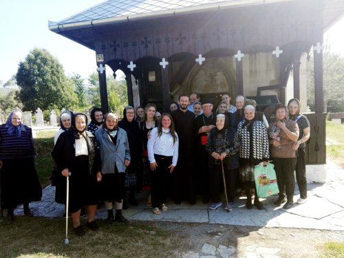 Vârstnici ocrotiţi de Filantropia Ortodoxă, pelerini în Hunedoara Poza 31665