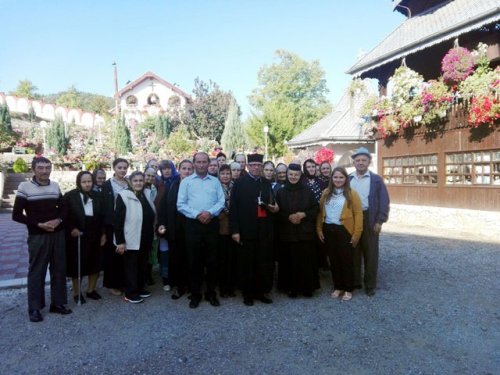 Vârstnici ocrotiţi de Filantropia Ortodoxă, pelerini în Hunedoara Poza 31666