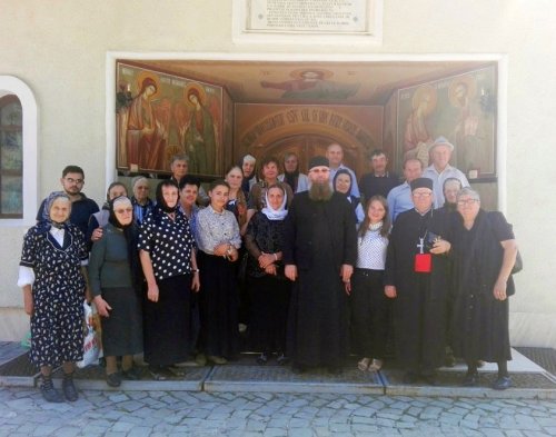 Vârstnici ocrotiţi de Filantropia Ortodoxă, pelerini în Hunedoara Poza 31667