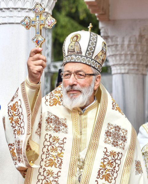 Patriarhul României a săvârşit Sfânta Liturghie la Curtea de Argeş Poza 31281