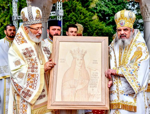 Patriarhul României a săvârşit Sfânta Liturghie la Curtea de Argeş Poza 31283