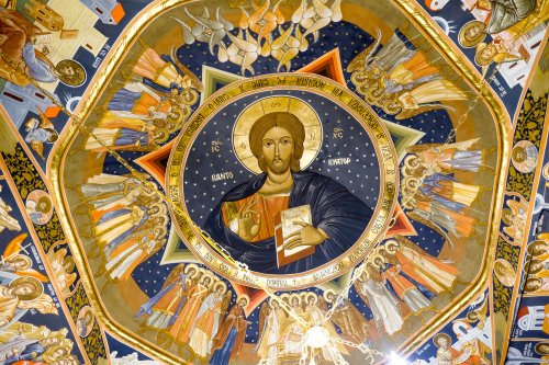 Frumos și taină în Paraclisul „Sfinții Ciprian și Iustina” Poza 31145