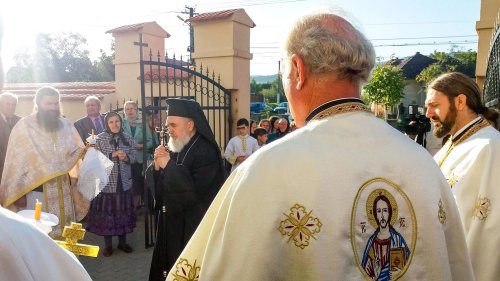 Sfințiri de biserici în Arad şi Timiş Poza 30961