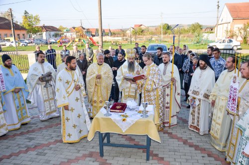 Sfințiri de biserici în Arad şi Timiş Poza 30962