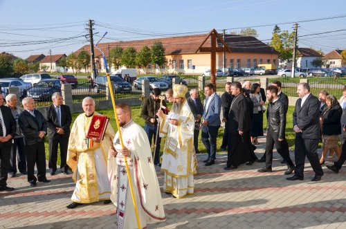 Sfințiri de biserici în Arad şi Timiş Poza 30963