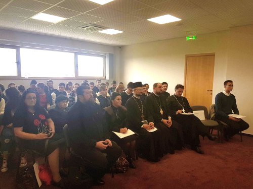 Seminarul „Tineretul în diaconie socială și colaborare ecumenică”, la Arad Poza 30813