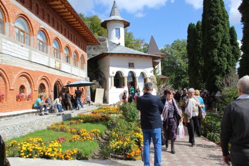 Pelerini clujeni la vechea Curte Domnească de la Târgoviște Poza 30583