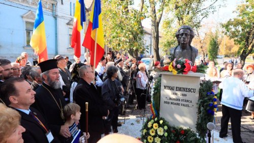 Bust al poetului Mihai Eminescu, la Carei Poza 30151