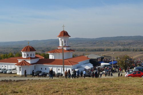 O biserică-simbol în satul natal al Patriarhului Justinian Poza 29713