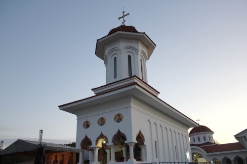 Mănăstirea „Sfântul Gheorghe” a fost sfinţită Poza 29689