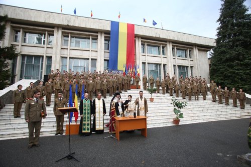 Manifestări în cinstea eroilor, de Ziua Armatei Române Poza 29500