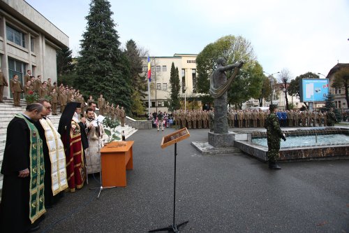 Manifestări în cinstea eroilor, de Ziua Armatei Române Poza 29503