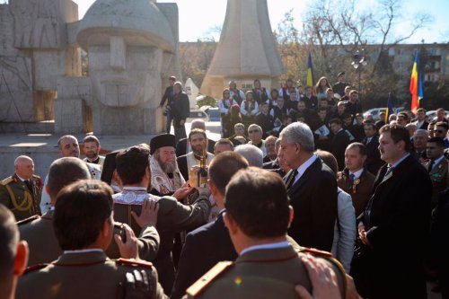 Manifestări în cinstea eroilor, de Ziua Armatei Române Poza 29507