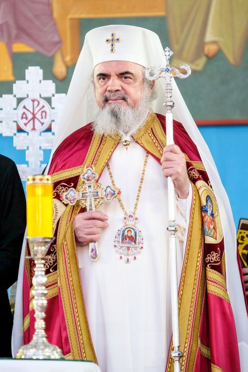 Sfinții lui Dumnezeu adună în comuniune Bisericile şi popoarele ortodoxe Poza 29464