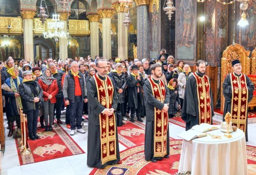 Pelerini români pe insula Eghina la Sfântul Nectarie Poza 28728