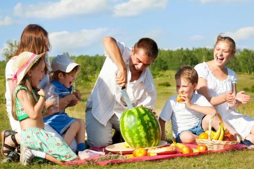 Despre familie în societatea de consum Poza 28550