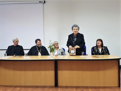 Lansare de carte a Angelei Olariu la Biblioteca Județeană „Gheorghe Șincai” din Oradea Poza 28405