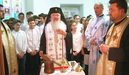 Sfinţirea capelei de la Liceul Teoretic „Avram Iancu” din Cluj-Napoca Poza 28137