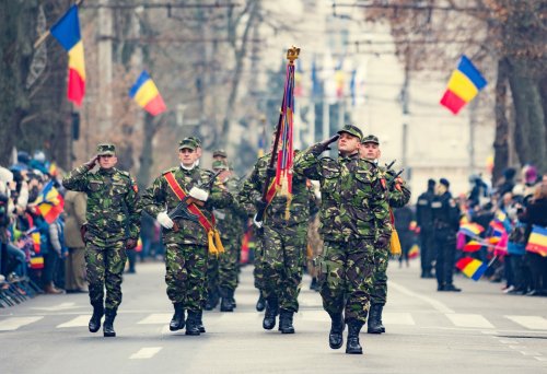 Mii de români la parada militară Poza 27336