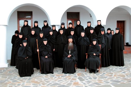 Mănăstirea Cornu, la ceas de așteptare și colind Poza 27011