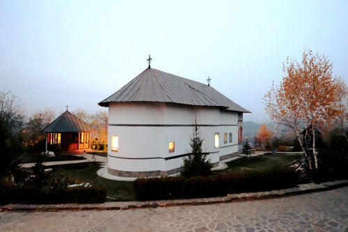 Mănăstirea Cornu, la ceas de așteptare și colind Poza 27013