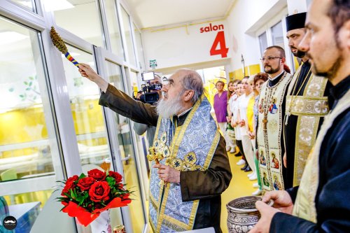 Sfântul Nicolae le-a adus copiilor din Arad un spital nou Poza 26914