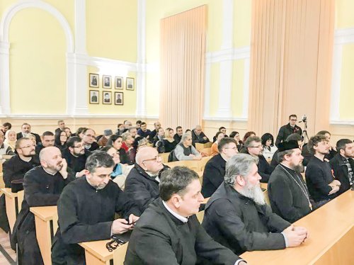 Preasfinţitul Părinte Emilian Crişanul a conferențiat la ASCOR Arad Poza 26652