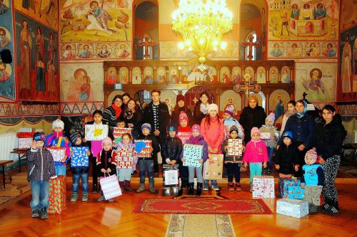 Peste 200 de copii au beneficiat de Campania „Ghetuţe noi de Sfântul Nicolae” Poza 26551