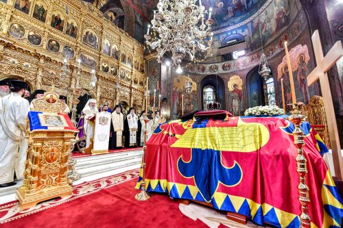 Regele Mihai - un simbol al suferinței şi speranței poporului român Poza 26403