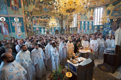 Mănăstirea Sihăstria Putnei şi-a sărbătorit ocrotitorul, pe Sfântul Serafim de Sarov Poza 25797