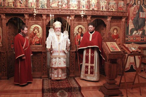 Sfânta Liturghie, la prăznuirea Sfântului Ierarh Grigorie Teologul Poza 24487