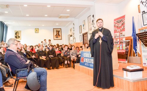 Liceul „Grigore Tocilescu” și-a sărbătorit ocrotitorii spirituali Poza 24285