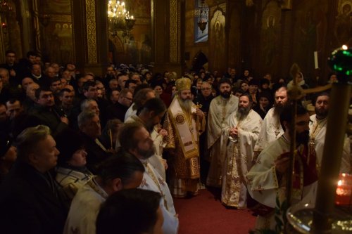 Liturghie arhierească la hramul Mănăstirii „Sfinții Trei Ierarhi” din Iași Poza 24249