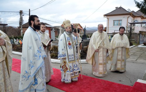 Slujiri arhiereşti în Duminica Întoarcerii Fiului risipitor Poza 24014