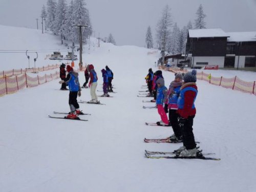 Elevi din Parohia Marpod, Agnita, au participat la cursuri de schi Poza 22814