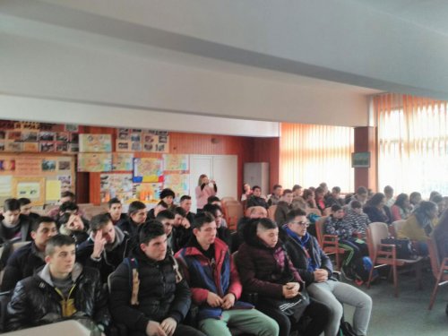 Activitate despre Centenarul Unirii, cu elevii din Târgu Mureş Poza 22752