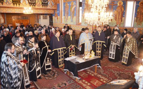 Taina Sfântului Maslu în parohii din Episcopia Devei şi Hunedoarei Poza 22749