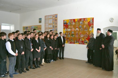 Elevii seminarului teologic de la Mănăstirea Neamţ participă la Festivalul de artă din Bitola, Macedonia Poza 22480