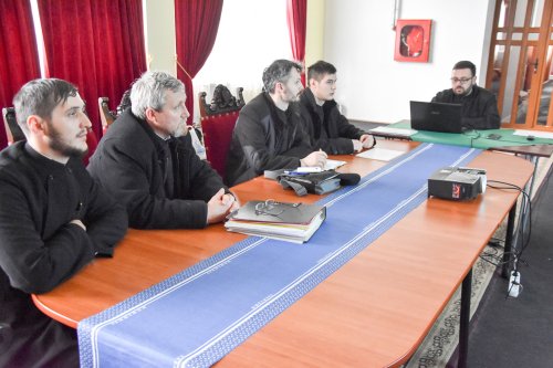 Formare continuă a clericilor din Eparhia Caransebeșului Poza 22011