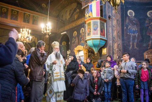 Liturghie arhierească în Biserica „Sfântul Mare Mucenic Gheorghe” din Râmnicu-Vâlcea Poza 22007