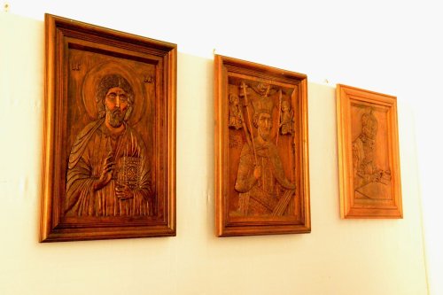 Expoziție de icoane și portrete în relief la Reșița Poza 21597