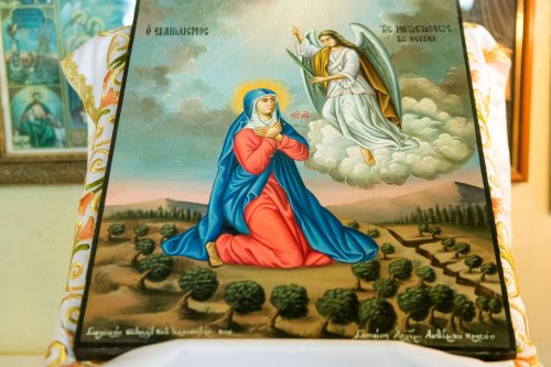 Hristos Cel Neîncăput de ceruri Se lasă găzduit nouă luni de pântecele Preacuratei Maria Poza 21371