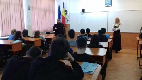 Proiectul educaţional „Dialoguri la ţintă“ în liceele din Iaşi Poza 21065