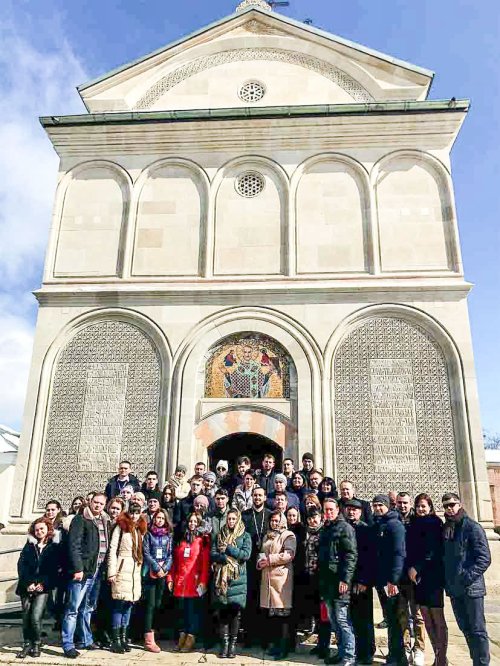 Români din Ucraina în vizită la Mănăstirea Dealu Poza 21127