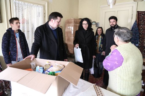 Ajutoare pentru persoane defavorizate din Sibiu, în Campania „Învățăm prin fapte” Poza 21012