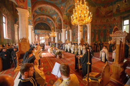 Părintele Vartolomeu Florea a fost înmormântat la Mănăstirea Sihăstria Poza 20737